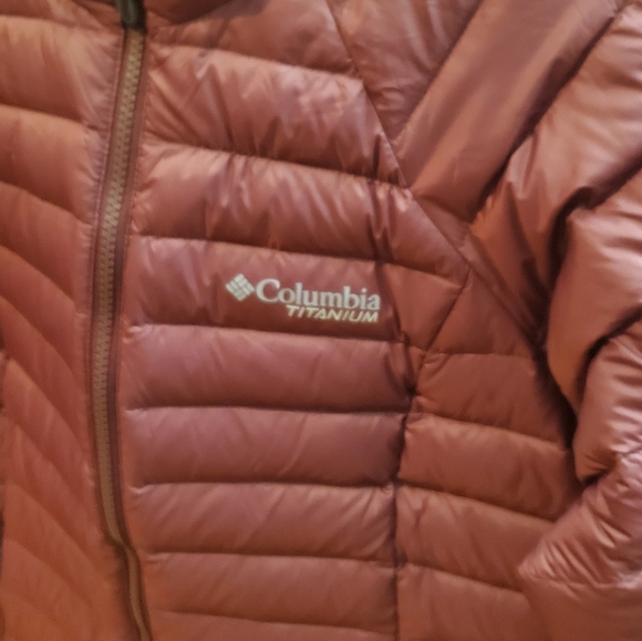WMNS Columbia Titanium Alpha Trail Down Hooded Jacket Omni Heat 3D - Picture 2 of 8